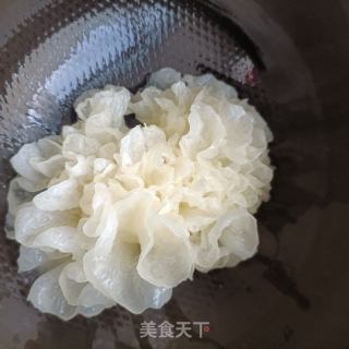 荸荠莲子银耳汤的做法步骤：6