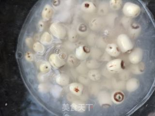 荸荠莲子银耳汤的做法步骤：4