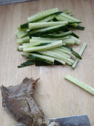 黄瓜炒鹿心的做法步骤：2
