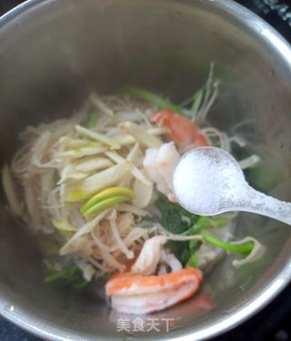 茼蒿菌子拌鲜虾的做法步骤：9