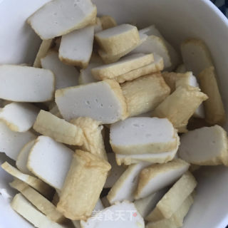 裙带菜鱼豆腐汤的做法步骤：2