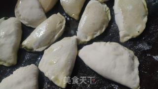 韭菜鸡蛋盒子，馅大味香，赞赞赞的做法步骤：13