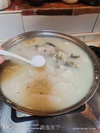 豆腐萝卜鲫鱼汤的做法步骤：7