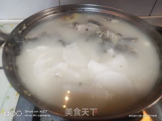 豆腐萝卜鲫鱼汤的做法步骤：6