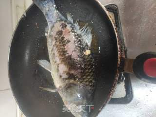 豆腐萝卜鲫鱼汤的做法步骤：4