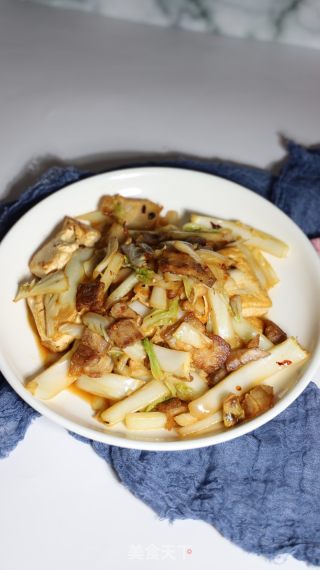 五花肉烧白菜豆腐的做法步骤：6