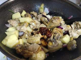 土豆洋葱焖鸡的做法步骤：6