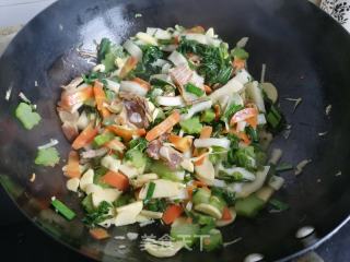 腊肉芥菜冬笋炒年糕的做法步骤：8