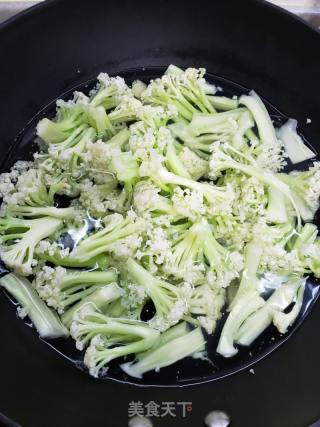 有机菜花炒腊肠的做法步骤：4