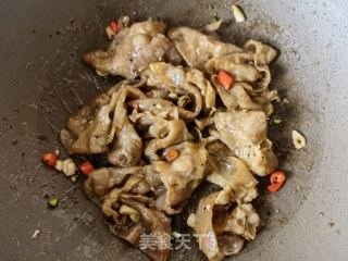 黑胡椒酱炒牛肉卷的做法步骤：8