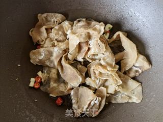 黑胡椒酱炒牛肉卷的做法步骤：6