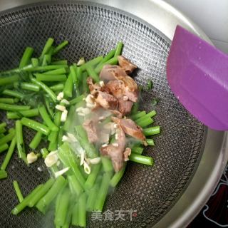 蒿子杆炒护心肉的做法步骤：8