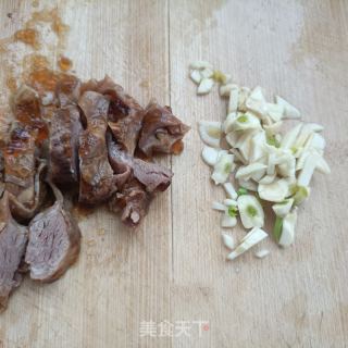 蒿子杆炒护心肉的做法步骤：5