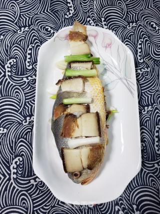 腊肉蒸黄鱼的做法步骤：5