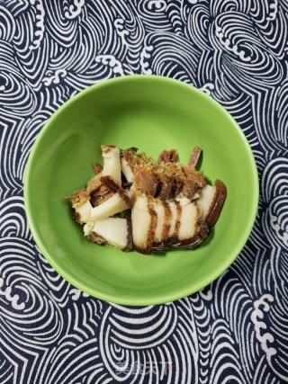 腊肉蒸黄鱼的做法步骤：2