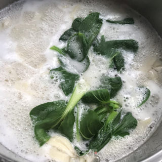 蒜苔番茄鸡蛋拌面的做法步骤：12