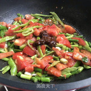蒜苔番茄鸡蛋拌面的做法步骤：7
