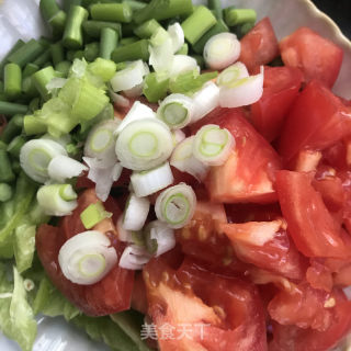 蒜苔番茄鸡蛋拌面的做法步骤：4