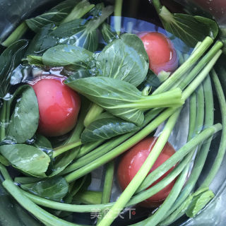 蒜苔番茄鸡蛋拌面的做法步骤：3