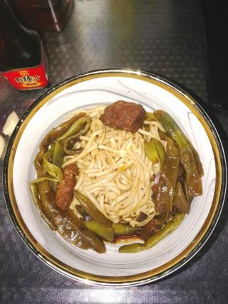 豆角烧肉面的做法步骤：11