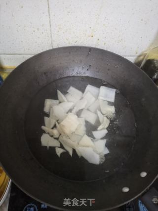 酸笋土豆粉的做法步骤：2