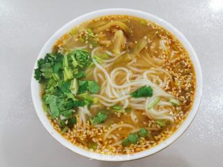 酸辣小面的做法步骤：6