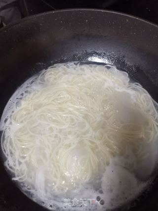 酸辣小面的做法步骤：4