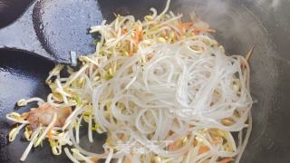 粉丝炒绿豆芽的做法步骤：7