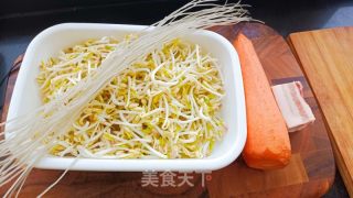 粉丝炒绿豆芽的做法步骤：1