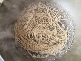 酸辣清汤荞麦面的做法步骤：5