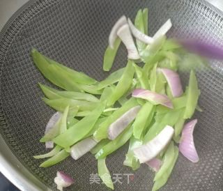 莴苣炒鹿心的做法步骤：12