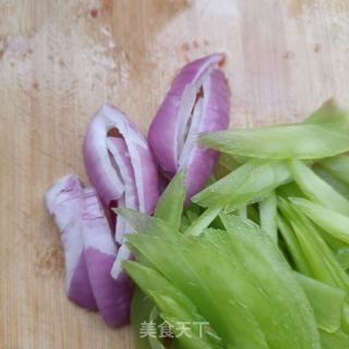 莴苣炒鹿心的做法步骤：6