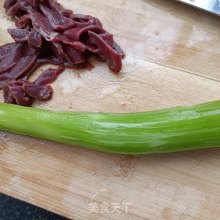 莴苣炒鹿心的做法步骤：4