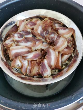腊肉蒸金针菇的做法步骤：4