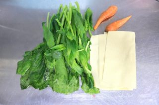 菠菜胡萝卜干丝汤的做法步骤：1