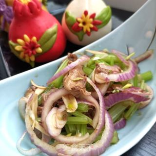 洋葱芹菜拌护心肉的做法步骤：15
