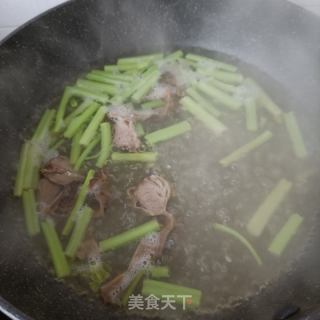 洋葱芹菜拌护心肉的做法步骤：9