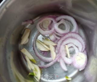 洋葱芹菜拌护心肉的做法步骤：7