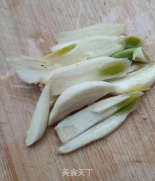 洋葱芹菜拌护心肉的做法步骤：6