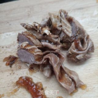 洋葱芹菜拌护心肉的做法步骤：4