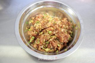 猪肉白萝卜饺子的做法步骤：3