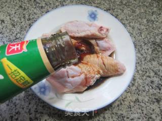 薯片鸡翅中的做法步骤：5
