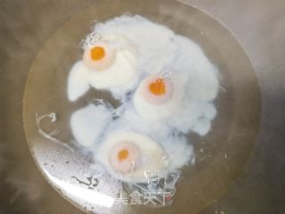 酸汤荷包蛋的做法步骤：4