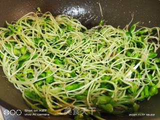 油堆炒黑豆芽的做法步骤：6