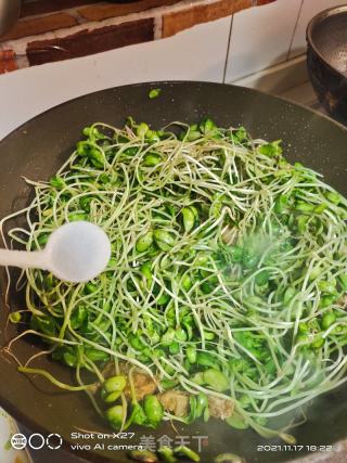 油堆炒黑豆芽的做法步骤：5