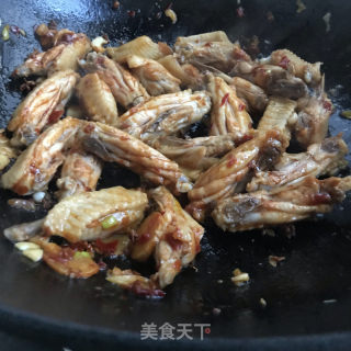 酱焖鸡翅的做法步骤：6