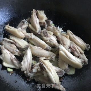 酱焖鸡翅的做法步骤：5