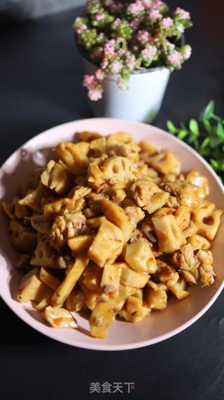 莲藕炒鸡肉的做法步骤：8