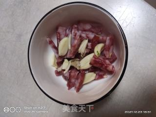 香肠炒娃娃菜的做法步骤：2