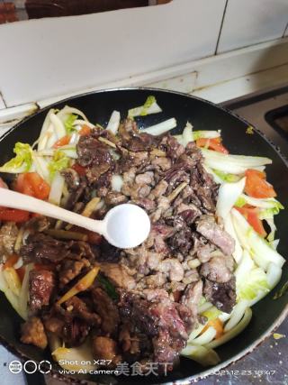 娃娃菜梗炒牛肉的做法步骤：6